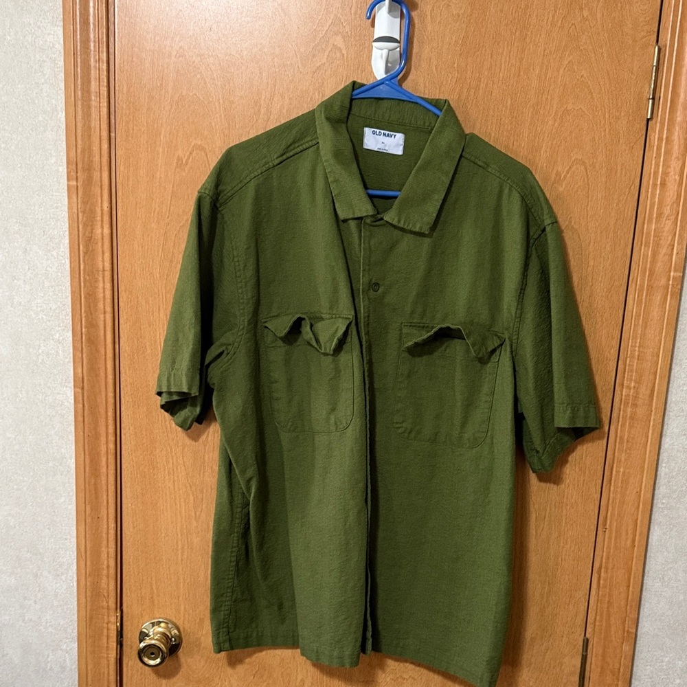 Mens Old Navy XL Olive Green Short Sleeve Button-Down Shirt